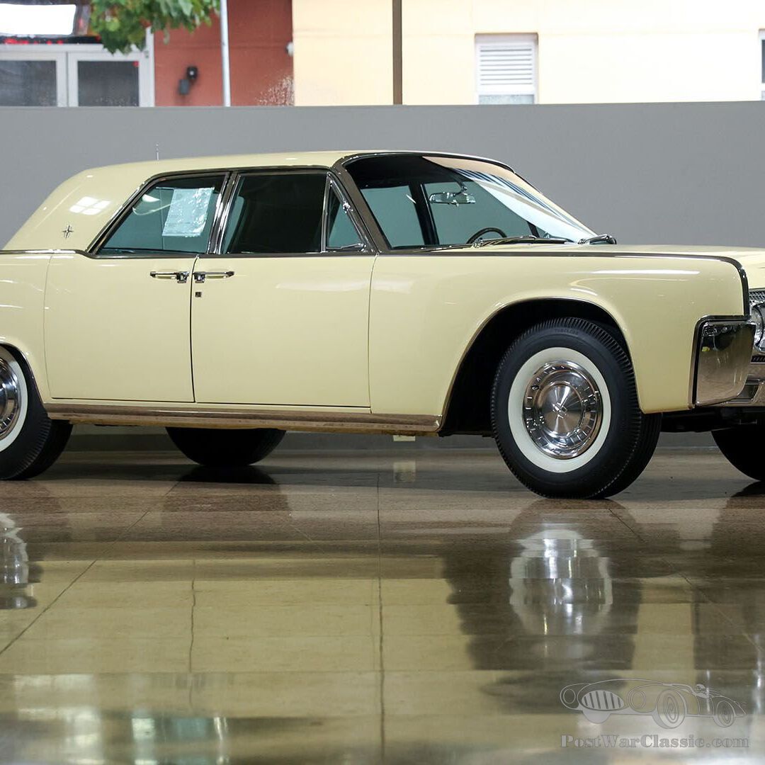 Car Lincoln Continental Four-Door Sedan 1961 for sale - PostWarClassic