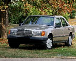 Aguttes Auction: 1988 - Mercedes-Benz 300 E