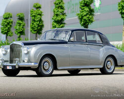 Perfectly restored Bentley S1 LHD