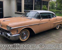 Cadillac 1958 Sedan De Ville in stuning color combination