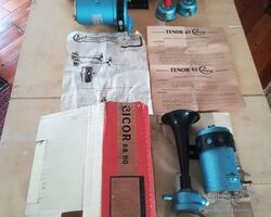 Decorative object - 2 sets car horn / air horns 61 Cicca Tenor - Cicca Tenor 61 - 1950-1960 (total 4 horns)