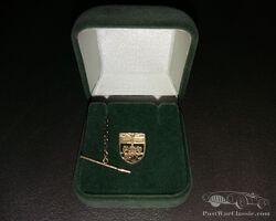 BRDC 9ct gold lapel pin badge 1976 in original box Jim Pike automobilia collection