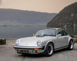 1986 Porsche 911 Carrera 3.2-Litre Coupé | Bonhams | Les Grandes Marques du Monde à Paris 3 - 10 Mar 2021