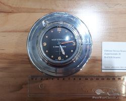Benrus steering wheel clock, ca. 1950 for Riley and Alvis (clock diameter 7.5 cm, 9.4 cm outside)