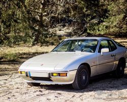 PORSCHE 924