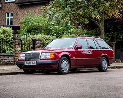 1993 Mercedes-Benz 220 TE | Ascot Racecourse | Historics Auctioneers | 25th September 2021