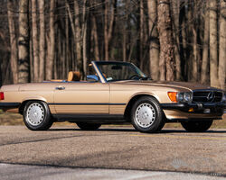 1988 Mercedes-Benz 560 SL | Amelia Island 2022 | Gooding & Co | March 4
