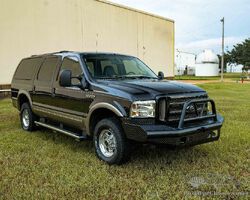 2005 Ford Excursion | Christmas around the world auction 2022 | Sonicbidder.com