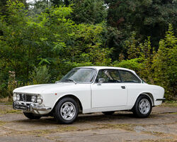 1971 Alfa Romeo 2000 GT Veloce | RM Sotheby's | Paris
