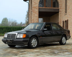 1993 Mercedes-Benz 320 E