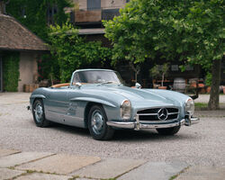 1961 Mercedes-Benz 300 SL Roadster | RM Sotheby's | The Woodcote Park Auction