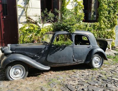Streetviews in Colonia, Uruguay (update: 1949-52 Hillman Minx mark 3 (III)