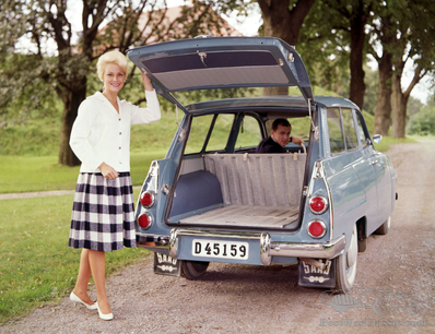 Estate lady shows the way to originality