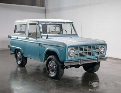 The bike vs. car debate, Muscle Car Madness, auctions, the end of a museum and more...