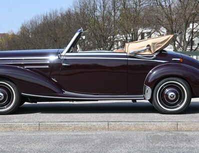 A Figoni et Falaschi model, Range Rover ramblings, collecting oddities, and more...