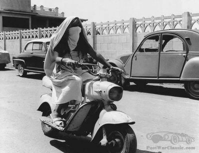 Faire du scooter au soleil avec un Moto Rumi