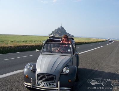 Travelling the world by 2CV