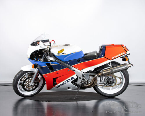 1988 Honda RC 30