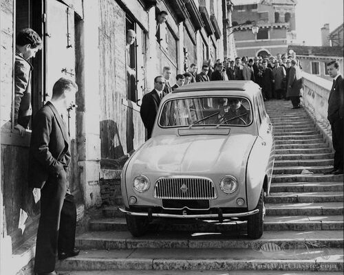 Monumental marketing: the Rialto Bridge R4