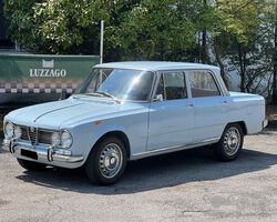 Alfa Romeo Giulia Super Bollino Oro (1 of 4998)