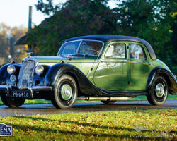 1953 Riley RMF saloon
