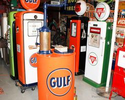 Vintage Gulf oil dispenser with hand crank | Henderson Collector Motor Series Auction | May 6, 2023