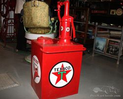Vintage Texaco oil dispenser with hand crank w/Magnolene lid | Henderson Collector Motor Series Auction | May 6, 2023