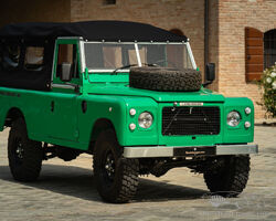 LAND ROVER DEFENDER V8 1980
