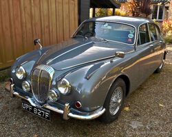 1968 Daimler 250 V8 Saloon.