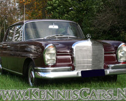 Mercedes-Benz 1965 220S Sedan