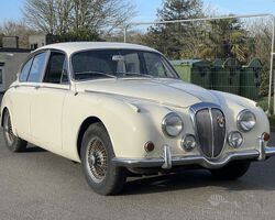 1967 Daimler V8-250
