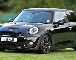 2017 Mini Cooper S 2 litre JCW Trim