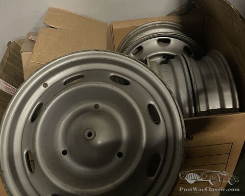 Renault R8 wheels