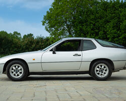PORSCHE 924
