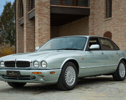 JAGUAR XJ8 3.2