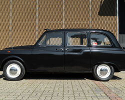 1961 AUSTIN FX4 "LONDON TAXI"