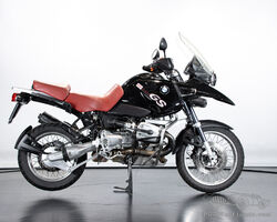 2003 BMW R 1150 GS The motorcycle is equipped with two original BMW side bags