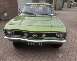 Opel Ascona A 1.6S 1974 oldtimer (Groen) in showroom staat